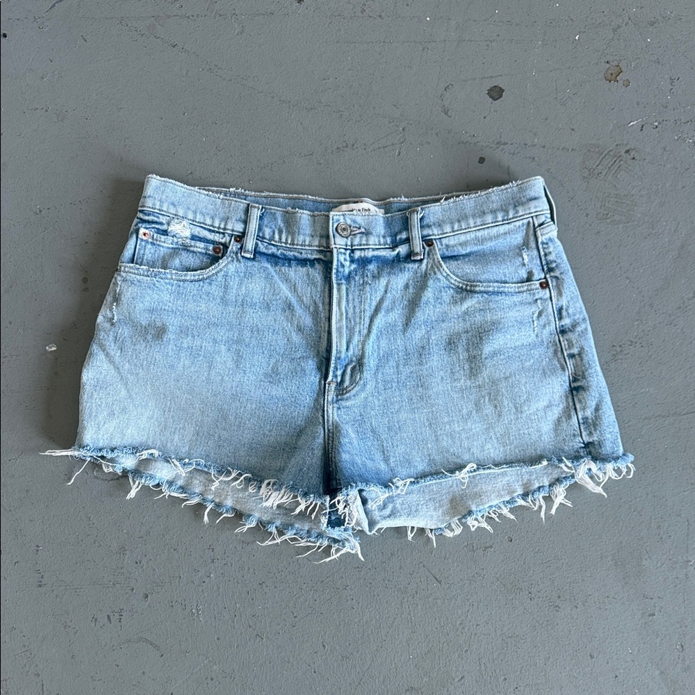 Abercrombie The Mom Short Mid Rise